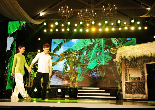 Diễn viên Vân Trang và ca sĩ Nguyên Vũ lần đầu kết hợp, cùng hát 'Ra giêng anh cưới em'.