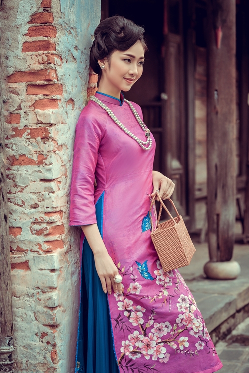 'Bản sao' Nguyễn Thị Huyền diện áo dài cách tân đa sắc
