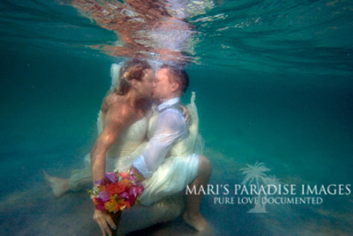 Anh: Rộ trào lưu chụp ảnh cưới dưới nước - 11