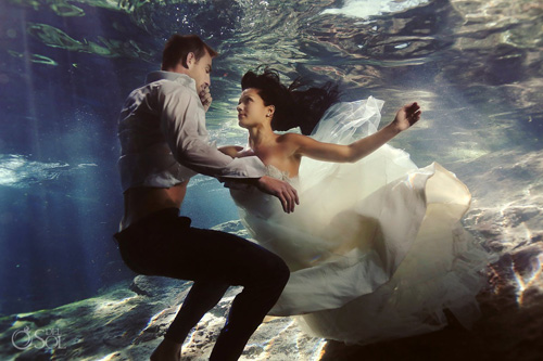 Anh: Rộ trào lưu chụp ảnh cưới dưới nước - 13