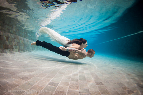Anh: Rộ trào lưu chụp ảnh cưới dưới nước - 15