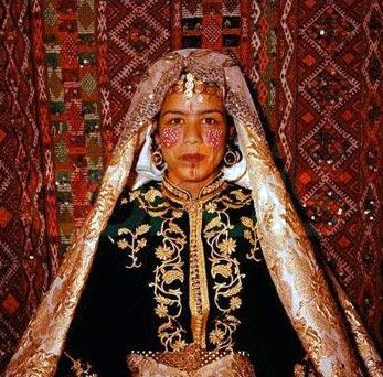 Áo cưới truyền thống của các cô dâu trên thế giới - 5