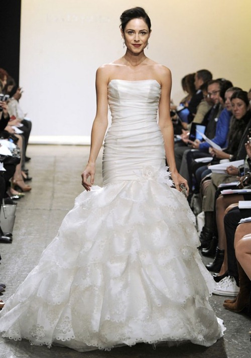 6 xu hướng váy cưới lộng lẫy nhất Bridal FW - 11