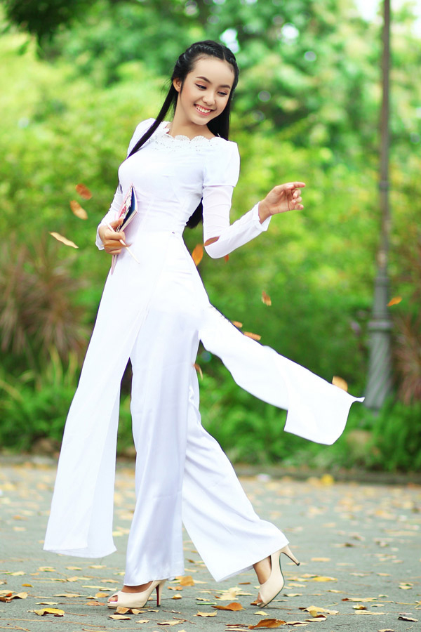 Hot girl Việt duyên dáng áo dài nữ sinh
