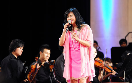 Diva Thanh Lam trình diễn