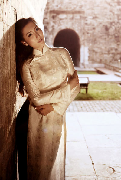 Có thể nói, phụ nữ Việt Nam đẹp nhất khi khoác lên mình chiếc áo dài thướt tha