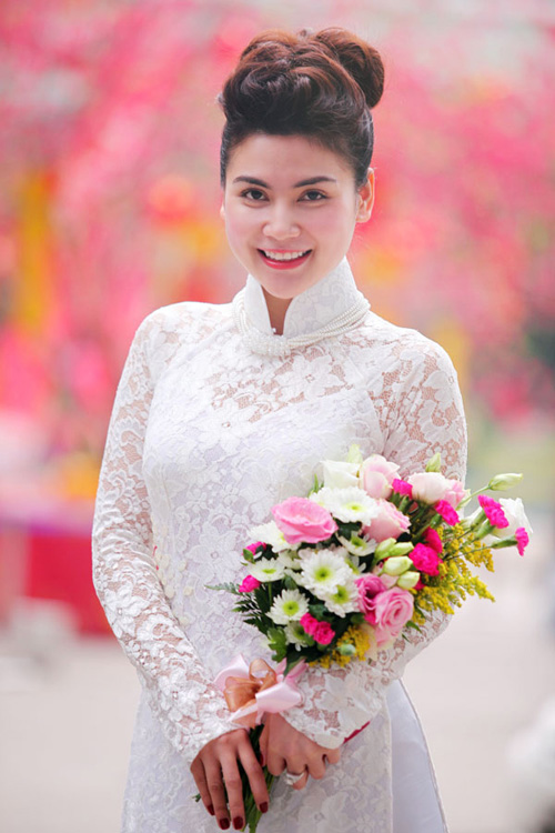 Áo dài ren-lựa chọn mới cho cô dâu Việt