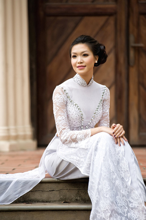 Áo dài ren lựa chọn mới cho cô dâu Việt