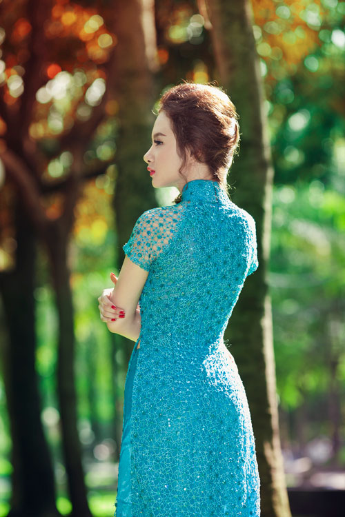 Angela Phương Trinh gợi cảm với áo dài ren, áo dài cách tân, mẫu áo dài 2012
