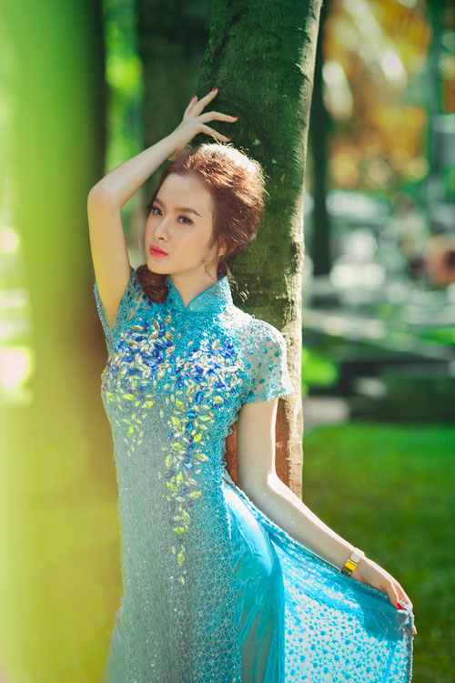 Angela Phương Trinh gợi cảm với áo dài ren, áo dài cách tân, mẫu áo dài 2012