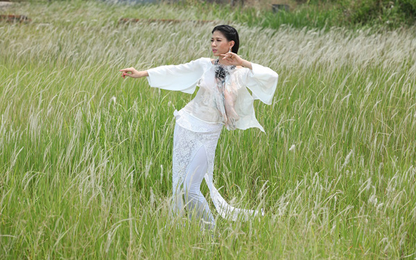 Trang Trần, Bebe Phạm thướt tha với áo dài cách tân 2012,áo dài cưới mới nhất 2012